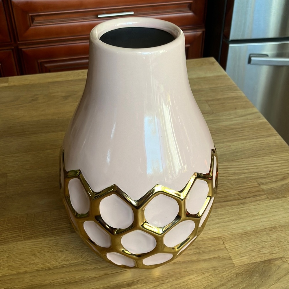 La casa Bella hexagon pattern bee pink/gold ceramic floral vase 10.5” inches